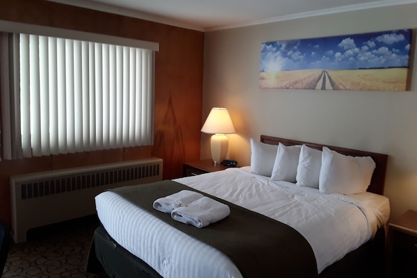 Economy Room | Desk, free WiFi, bed sheets