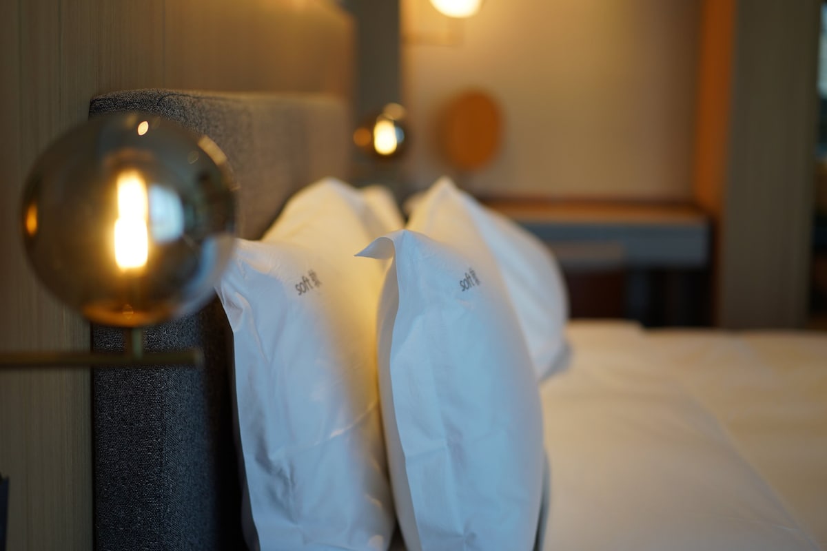 Suite, 1 Tempat Tidur King | Brankas, tirai kedap cahaya, dan setrika/meja setrika