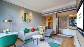 Suite, 1 King Bed | In-room safe, blackout drapes, iron/ironing board - Holiday InnXian East by IHG (Xi'an)