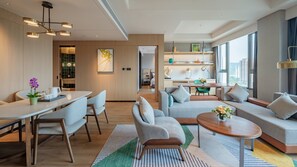 In-room safe, blackout drapes, iron/ironing board - Holiday InnXian East by IHG (Xi'an)