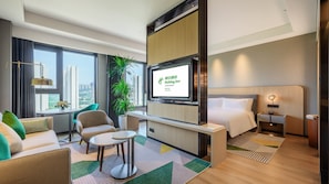 Suite, 1 King Bed | In-room safe, blackout drapes, iron/ironing board - Holiday InnXian East by IHG (Xi'an)