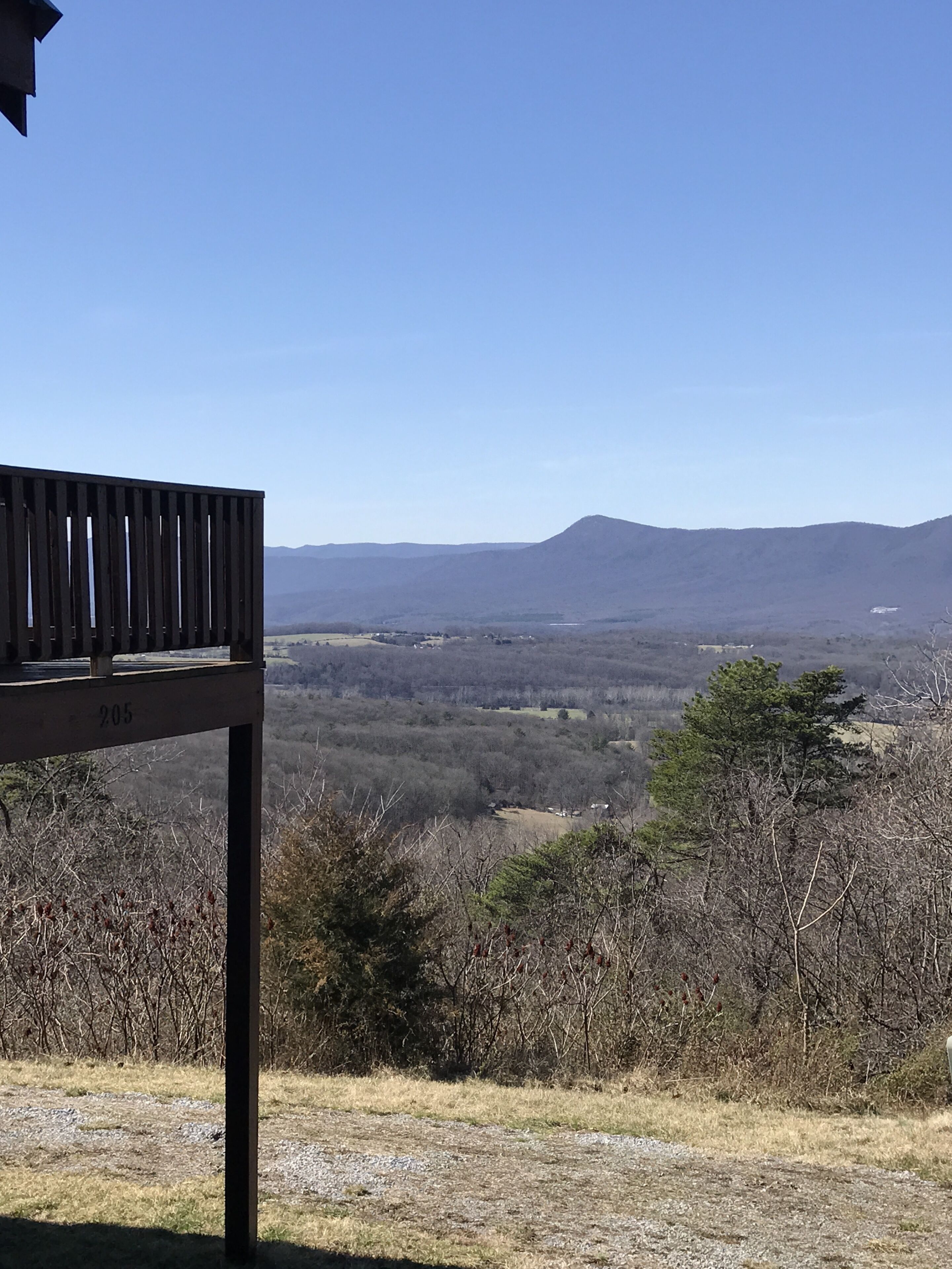 Starlit view log cabin with 30 mile views close to National Park and Luray
