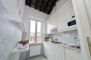 Køleskab, ovn, kogeplade, opvaskemaskine