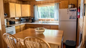 House, Multiple Beds, Ocean View | Private kitchen - Barnacle on Flye Point (Brooklin)