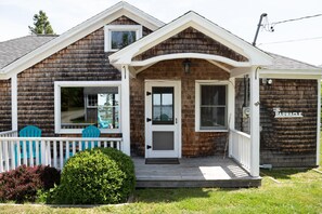 Exterior - Barnacle on Flye Point (Brooklin)