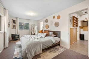 2 chambres, bureau, fer et planche à repasser, accès au Wi-Fi (inclus)