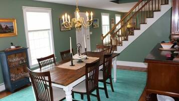 Nhà, nhiều giường, bồn tắm nước nóng, quang cảnh biển | Khu ăn uống