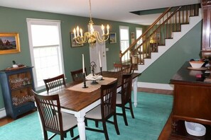 獨棟房屋, 多張床, 熱水浴缸, 海景 | 用餐區