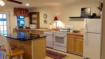 House, Multiple Beds, Fireplace, Ocean View | Private kitchen | Fridge, microwave, oven, dishwasher