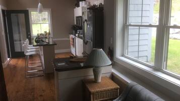 ํ์ฐ์ค, ์นจ๋(์ฌ๋ฌ ๊ฐ), ๋ฒฝ๋๋ก, ๋ฐ๋ค ์ ๋ง | ๋ด๋ถ