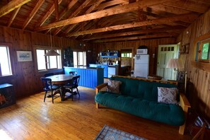 Talo, useita sänkyjä, valtamerinäköala | Oleskelualue