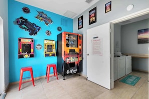 Games room - FREE LCO @ 6 p.m. in July - Pool, gym, games! (Indian Harbour Beach)