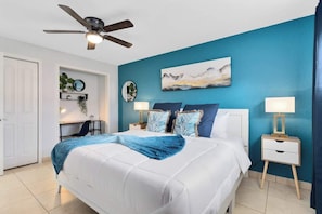 2 bedrooms, iron/ironing board, travel cot, free WiFi - FREE LCO @ 6 p.m. in July - Pool, gym, games! (Indian Harbour Beach)