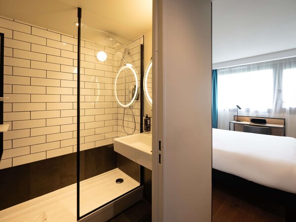 Premium Room, 1 Double Bed | Minibar, desk, blackout drapes, soundproofing - Ibis Marseille Marignane Technopole (Marignane)