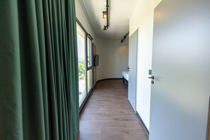 Minibar, bureau, rideaux occultants, chambres insonorisées
