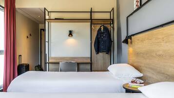 Minibar, bureau, rideaux occultants, chambres insonorisées