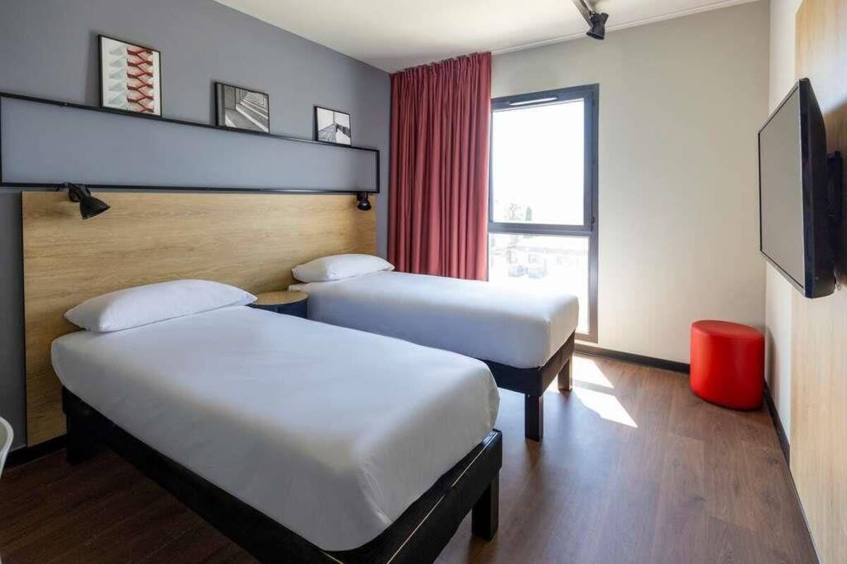 Standard Room, 2 Twin Beds | Minibar, desk, blackout drapes, soundproofing