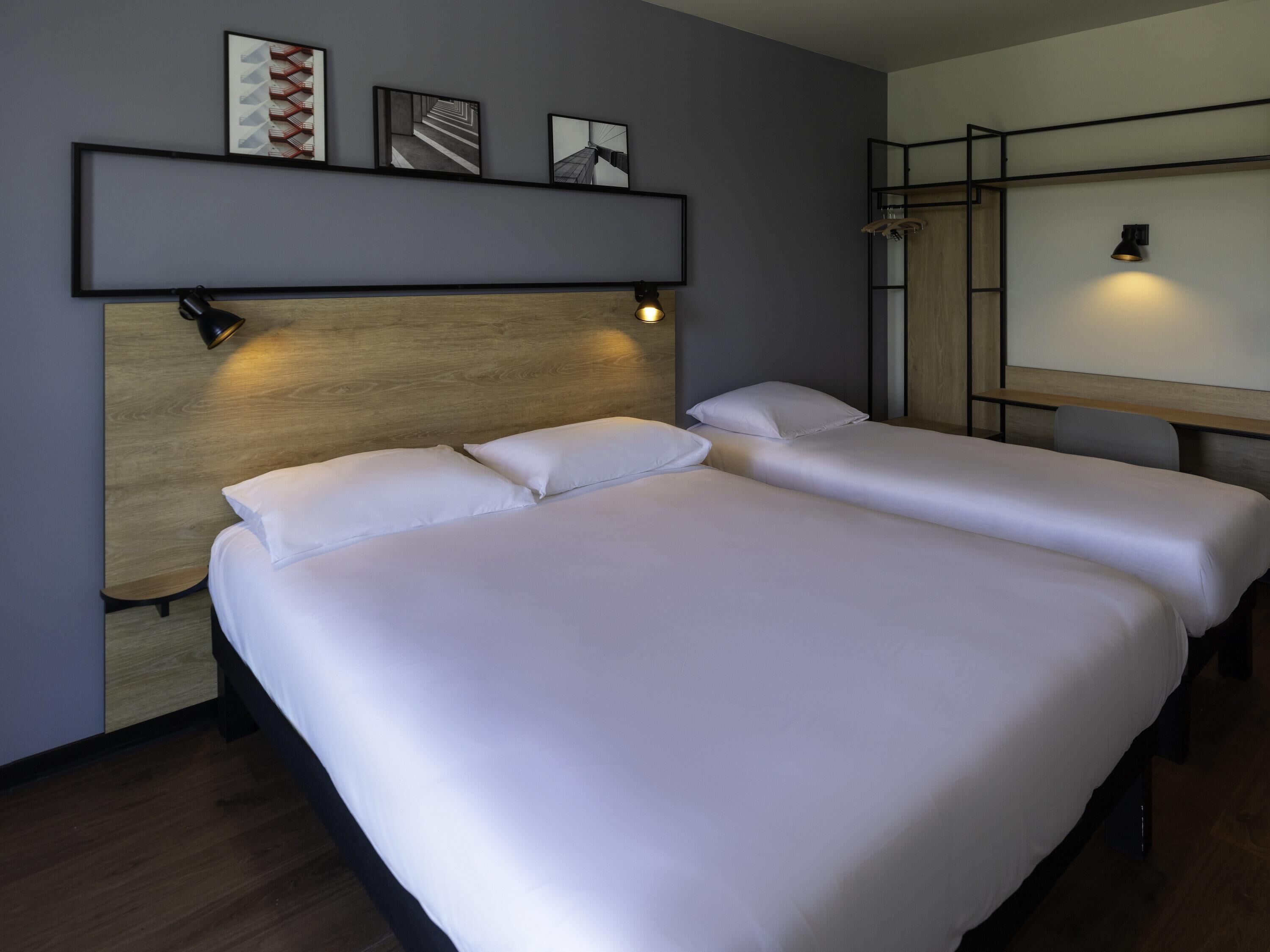 Quarto standard, várias camas | Frigobar, escrivaninha, cortinas blackout, quartos à prova de som