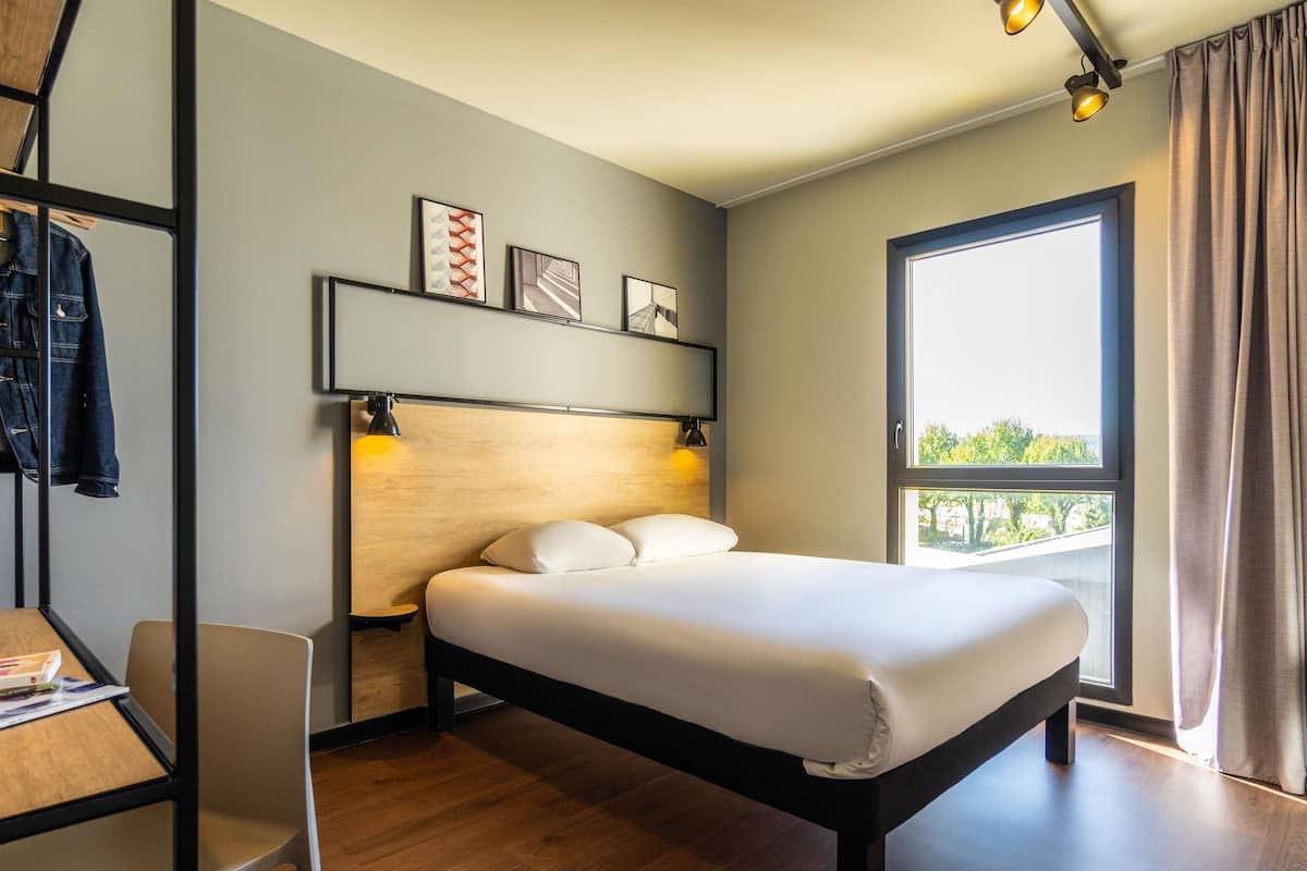 Chambre Standard, 1 lit double | Minibar, bureau, rideaux occultants, chambres insonorisées