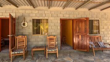 Cortinas blackout, quartos à prova de som, Wi-Fi de cortesia