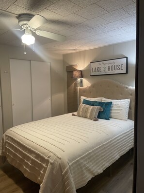 2 bedrooms, desk, free WiFi, bed sheets