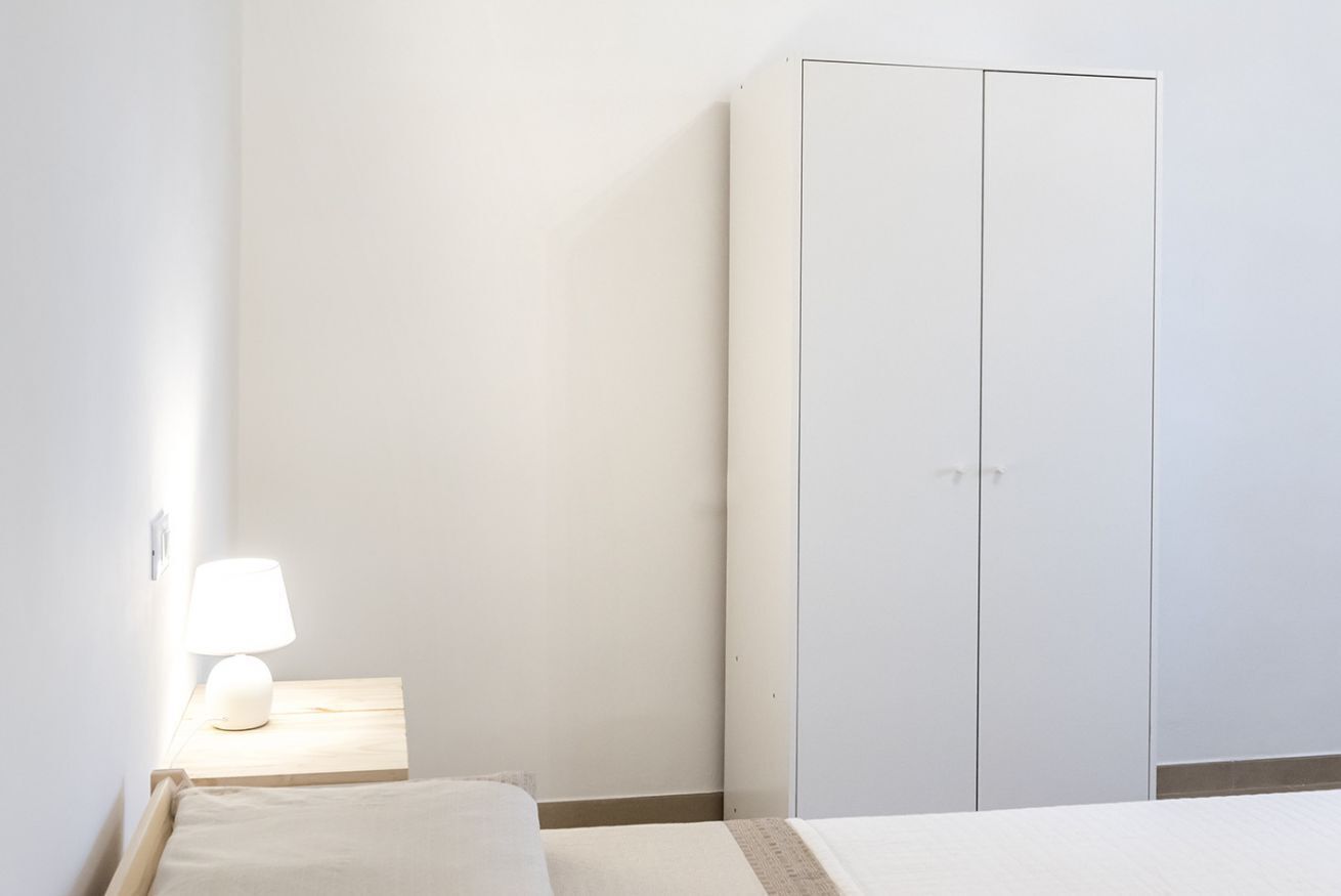 1 bedroom, bed sheets