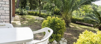 A30 - Poggio, new one bedroom apartment with garden