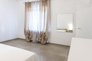 1 bedroom, bed sheets