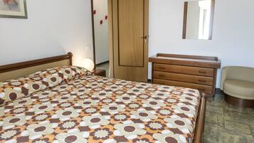 3 bedrooms, bed sheets