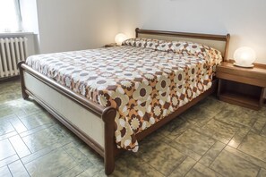 2 bedrooms, bed sheets - A28 - Poggio, large three-room apartment with porch (Poggio)