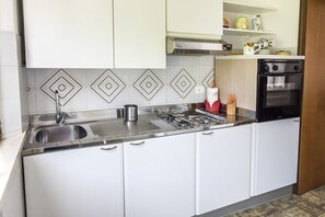Fridge, oven - A28 - Poggio, large three-room apartment with porch (Poggio)
