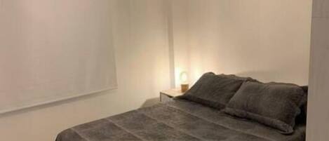 Familieleilighet | 1 soverom, skrivebord, blendingsgardiner og strykejern/-brett