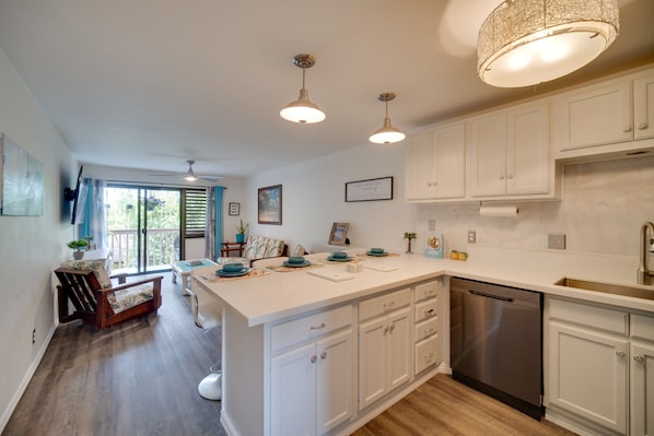 Fridge, microwave, stovetop, dishwasher - Kauai Vacation Rental: Walk to Kalapaki Beach! (Lihue)