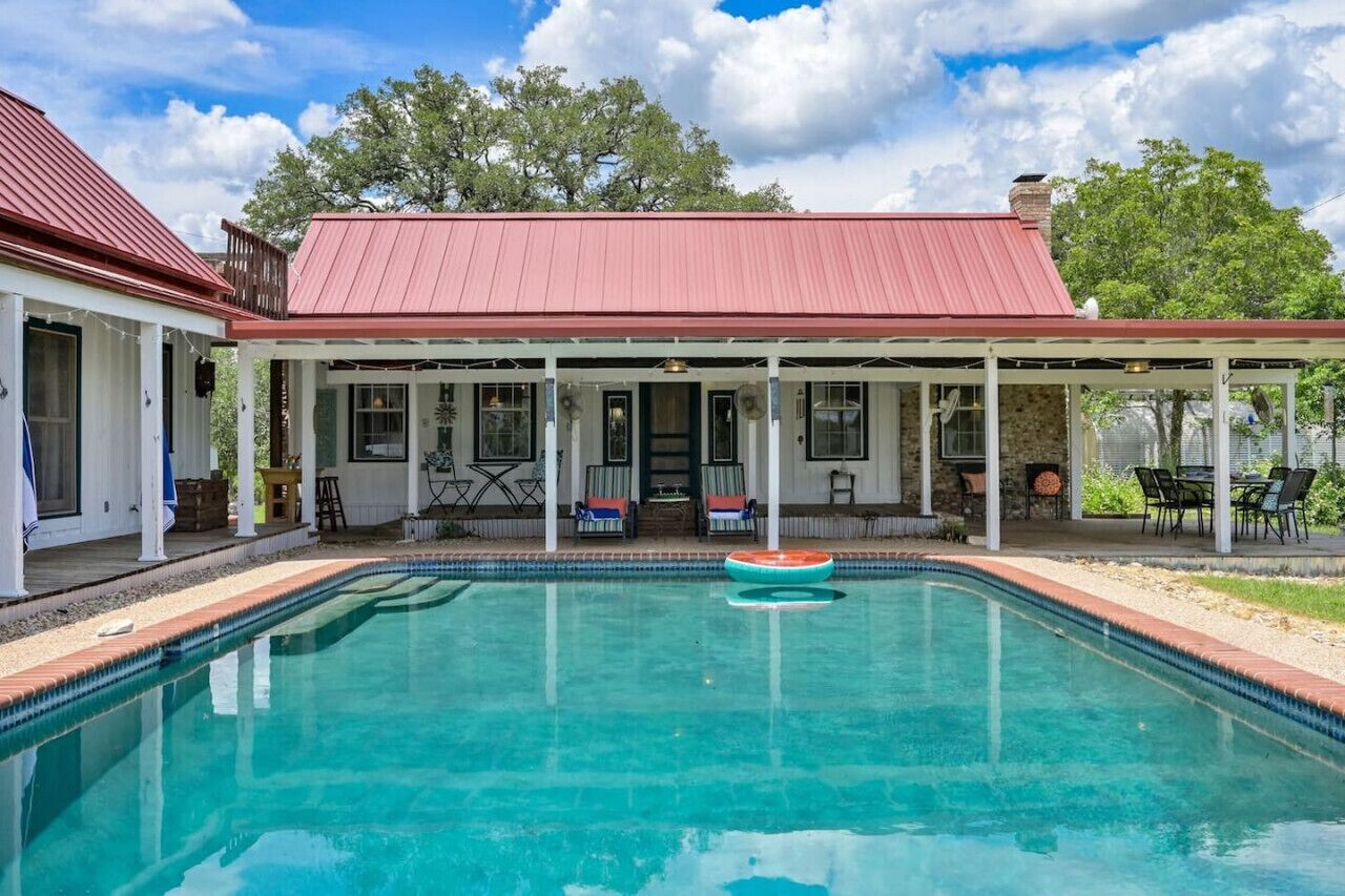 'Merritt Nature Retreat'- Secluded Getaway!  Pool!