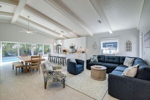A spacious living area with a dining set, sofas, and a kitchen in the background. - Stonehenge (Anna Maria)