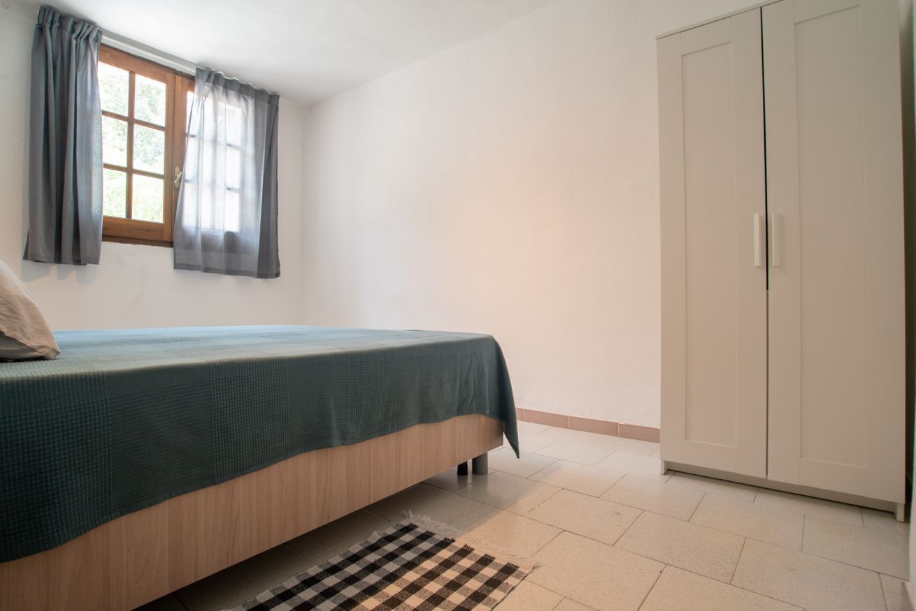 3 habitaciones y tabla de planchar con plancha 