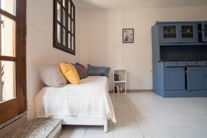 3 chambres, fer et planche à repasser