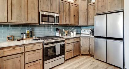New Luxury | Close to Slopes | WiFi | Hot Tub | Valley View Villa 9
