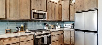 New Luxury | Close to Slopes | WiFi | Hot Tub | Valley View Villa 9