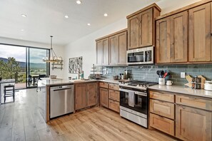 Fridge, microwave, oven, stovetop - New Luxury | Close to Slopes | WiFi | Hot Tub | Valley View Villa 9 (Angel Fire)