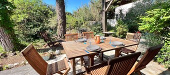 Holiday house near the beach with garden