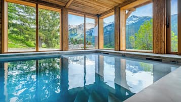 Indendørs pool