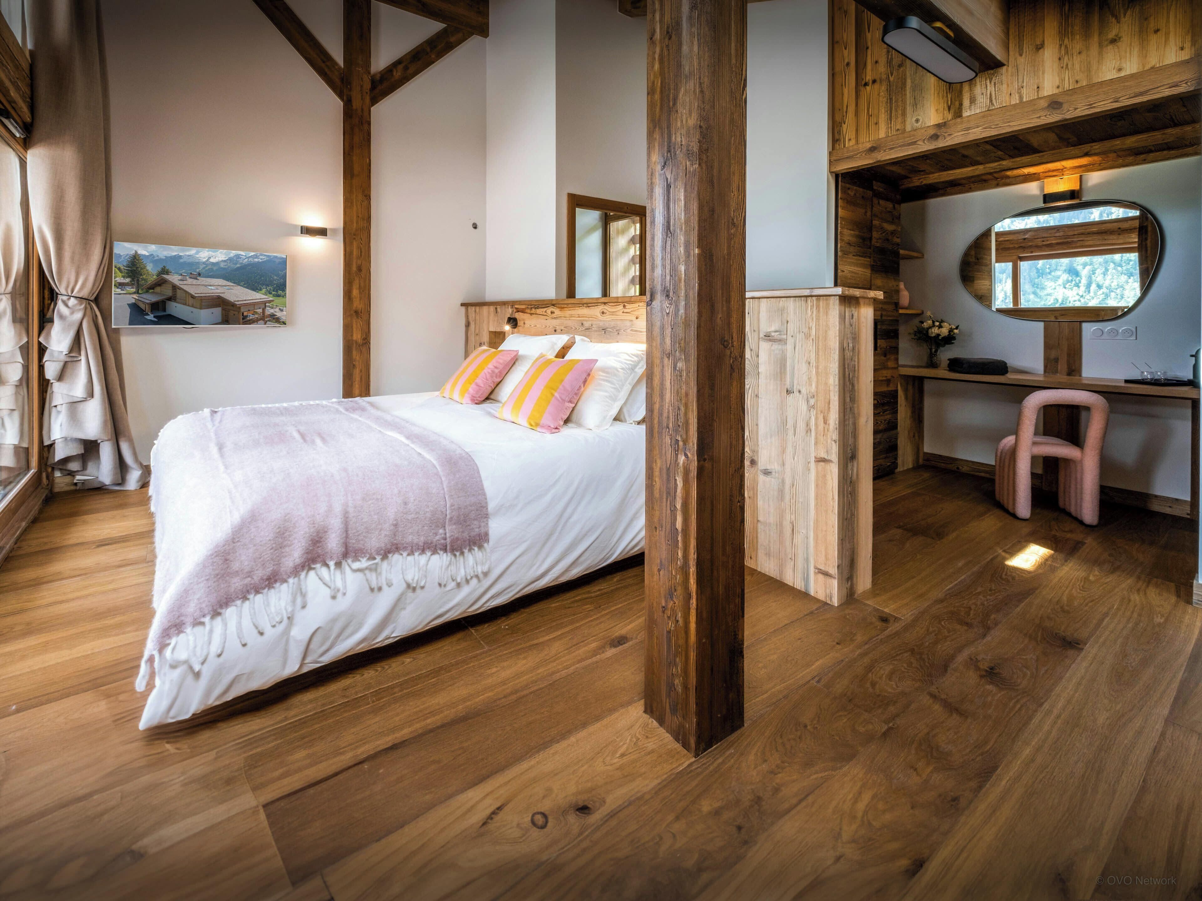 5 habitaciones, tabla de planchar con plancha, wifi y ropa de cama 
