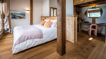5 habitaciones, tabla de planchar con plancha, wifi y ropa de cama