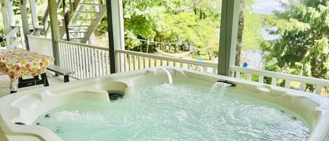 Outdoor spa tub