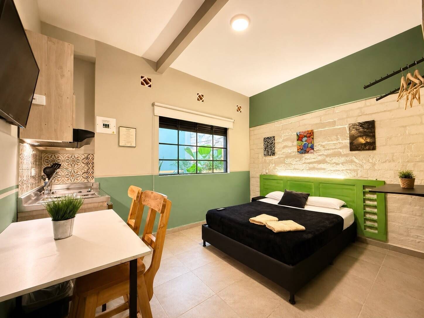 Basic Studio | Down comforters, desk, laptop workspace, free WiFi