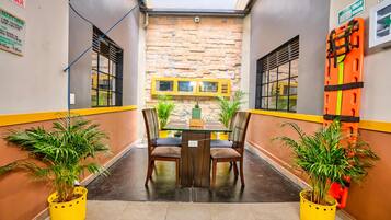 32-inch Smart TV with digital channels, TV