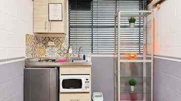 Standard Studio, 1 Bedroom, Ensuite, Ground Floor | Private kitchen
