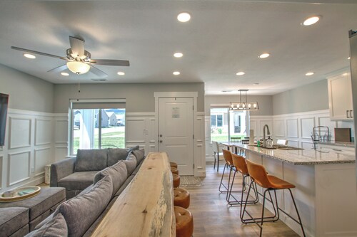 223 - Bear Lake Escapes. Beautiful & Brand New!