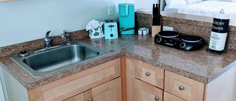 Fridge, coffee/tea maker, cookware/dishes/utensils